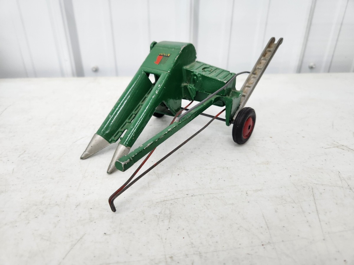 Vintage Original 1/16 Slik Oliver Row Pull Type Corn Picker Farm