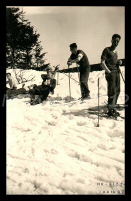 Foto, FFS A/B 24 Olmütz, Sdt. genießen Sonne, Altvatergebirge 1942, 5026-996