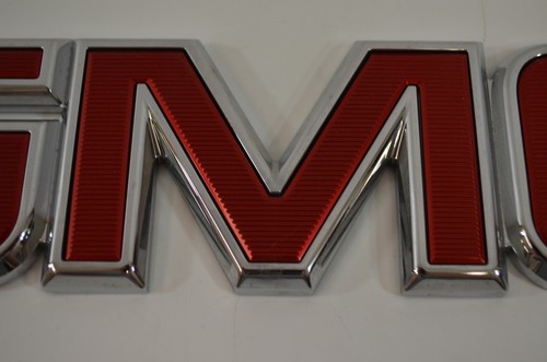 Factory OEM GM GMC Sierra Tailgate Emblem Rear Red Take-Off 2014-2019 23122158 - Picture 6 of 17
