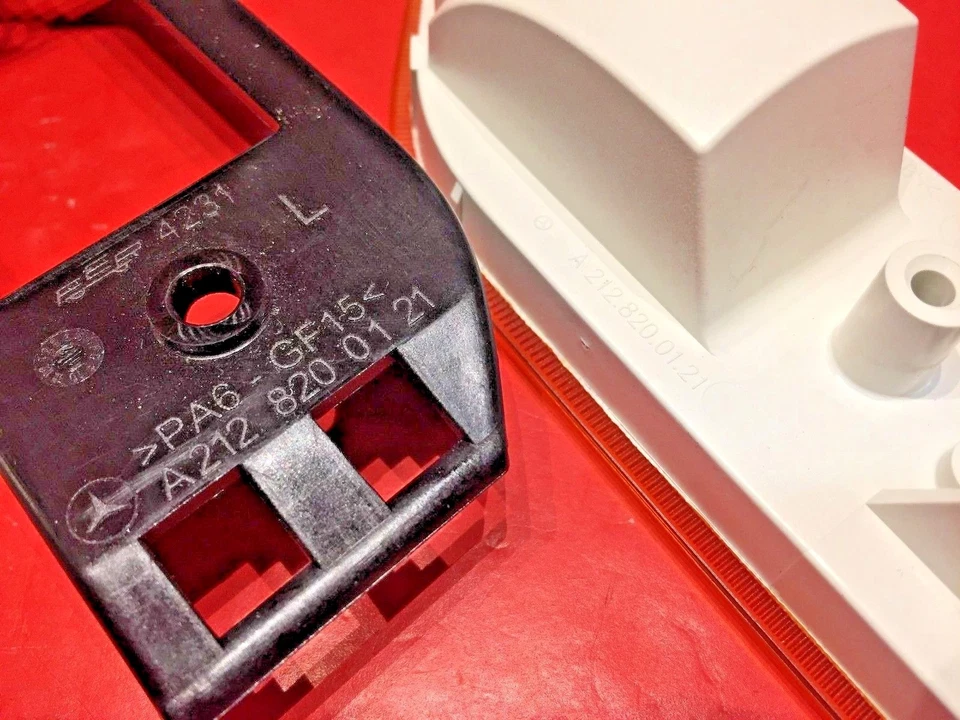 Luz indicadora lateral esquerda Mercedes Benz E Class W212 E350 E550 GENUÍNA 2128200121 - Imagem 4 de 4