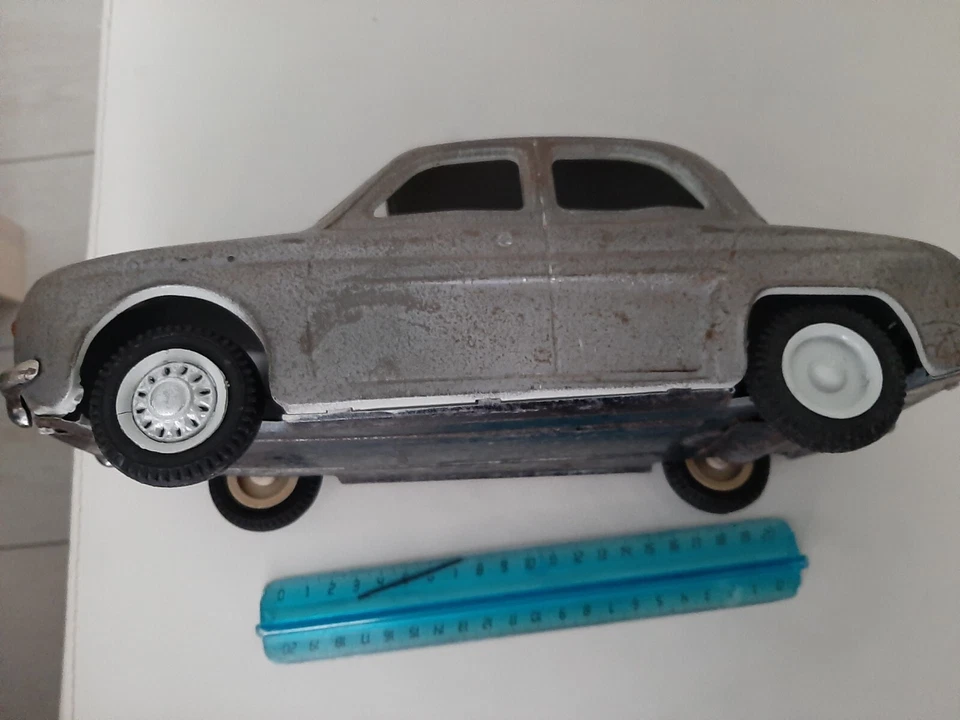 DAUPHINE RENAULT MACCHININA MODELLO IN LATTA - RARO GIOCATTOLO AUTOMOBILE LATTA - Immagine 3 di 4