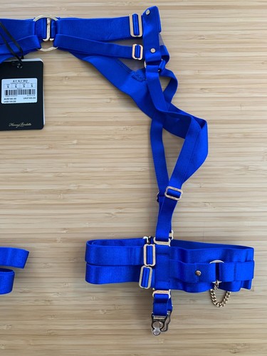 Honey Birdette KUKURO Set 3 pezzi blu elettrico 32B, S giarrettiera, XS mutandine - Foto 23 di 24