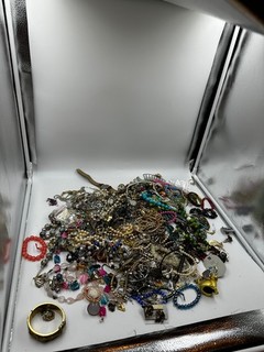 Modeschmuck Konvolut (2) ca 3 7 kg Ketten Ringe Ohrringe