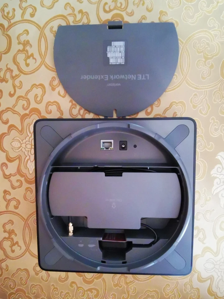 Verizon Wireless 4G LTE Network Extender ASK-SFE116 Cellular Signal Booster - Image 3 of 3