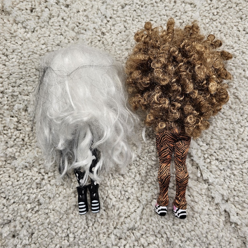 LOL Surprise OMG DA BOSS Fashion Pop, Met 20 verrassingen, Design kleding, Glitteroutfits en mode accessoires. LOL Surpise OMG Series 3. Verzamel poppen voor jongens en meisjes van 4 jaar LOL Surprise OMG DA BOSS Fashion Pop, Met 20 verrassingen, Design kleding, Glitteroutfits en mode accessoires. LOL Surpise OMG Series 3. Verzamel poppen voor jongens en meisjes van 4 jaar