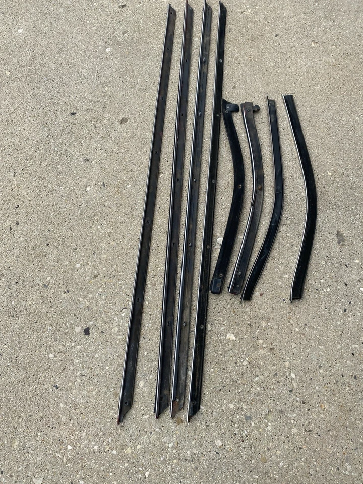 1970-72 Oldsmobile Cutlass/442 Convertible Door, Window Felt Fuzzies Seals (8pc) - Image 3 of 4