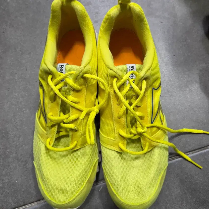 Reebok Yellow Sneakers Size 280 in Good Condition thumbnail 4