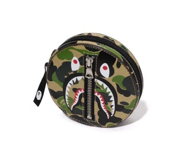 A BATHING APE ABC CAMO SHARK COIN CASE BLUE, PINK, GREEN 1L80-190