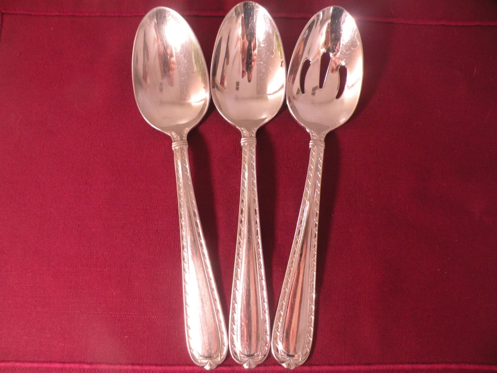 3 Serving Spoons Hampton Silversmiths NOBILITY Stainless Flatware Slotted Solid
Opens in a new windo