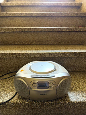Philips CD Soundmachine AZ127 tragbarer CD-Player silber Dynamic Bass Boost