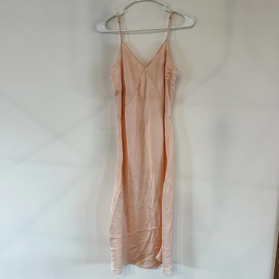 Camisón sin cordones grande de colección de los años 40 para damas satinado melocotón Foto 2 de 4