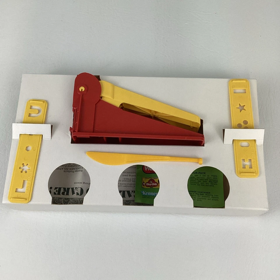 Play-Doh Modeling Set Fun Factory Shape Maker Vintage 1978 Kenner General Mills - Image 2 of 4