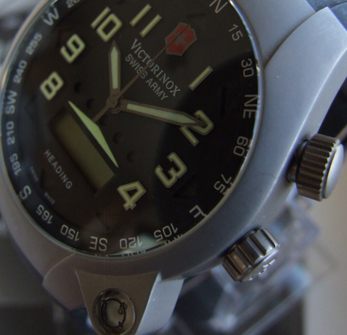 ULTRA RARE SWISS ARMY Men ST5000 LED Digital Compass TITANIUM