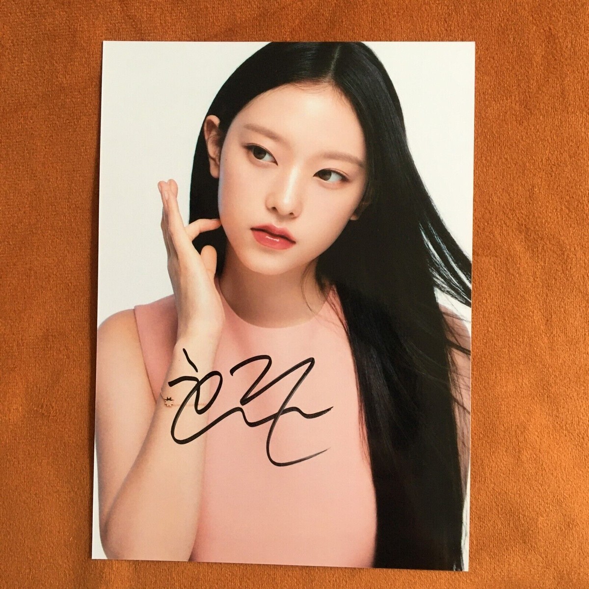NEWJEANS HAERIN Autographed Signed Photo K-POP Collection 5*7