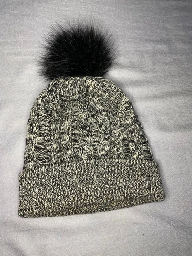 Lululemon Merino wool Cable Knit Pom Hat One Size Black & White