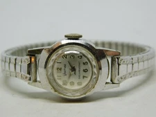 Vantage Silver Tone Wind-up Analog Women's Watch Sz. 5 3/4"