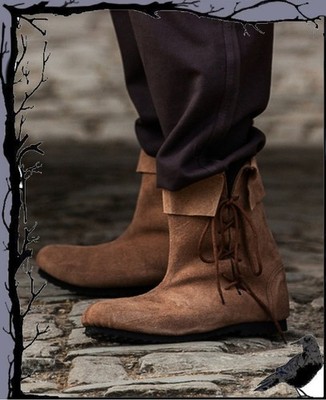 Mittelalter Stulpenstiefel aus Velourleder  Leonardo Carbone