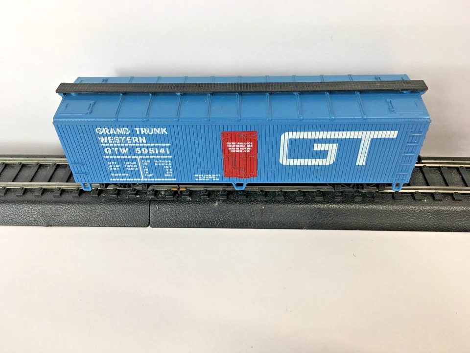 HO SCALE  -  MODEL POWER   HO  GRAND TRUNK WESTERN  BOX CAR - Image 2 of 4