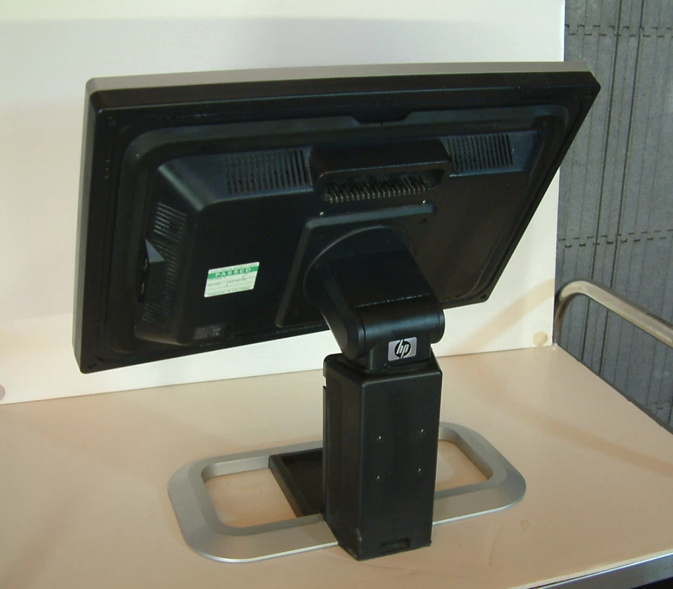 HP L2045W Flat Panel 20" LCD Display Mointor+Stand+Mains Lead HSTND-2181-T - Image 4 of 4