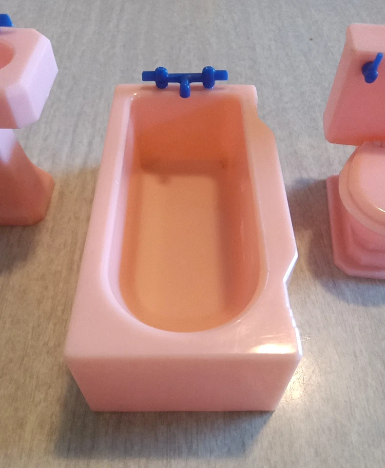 Muebles de baño para casa de muñecas Renwal pedestal de inodoro de plástico rosa lavabo bañera Foto 3 de 4