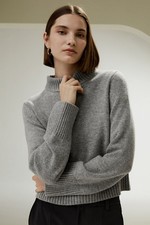 $179 / LILYSILK Ribbed Collar & Hemline 70% Merino / 30% Cashmere SWEATER - S