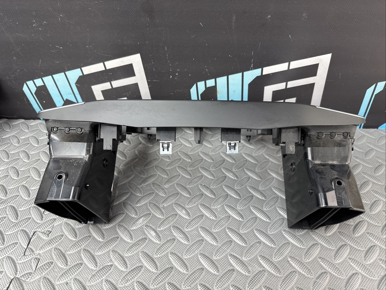 OEM 2017-2024 MASERATI GHIBLI DASH DISPLAY SCREEN BEZEL PANEL W/ AIR VENT GRILLE