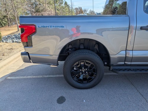 2025 Ford F-150 Lightning XLT - Picture 37 of 40