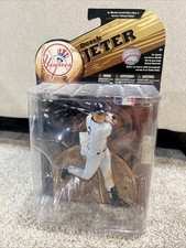 2014 McFarlane MLB Derek Jeter Commemorative Figure Two-Pack 19