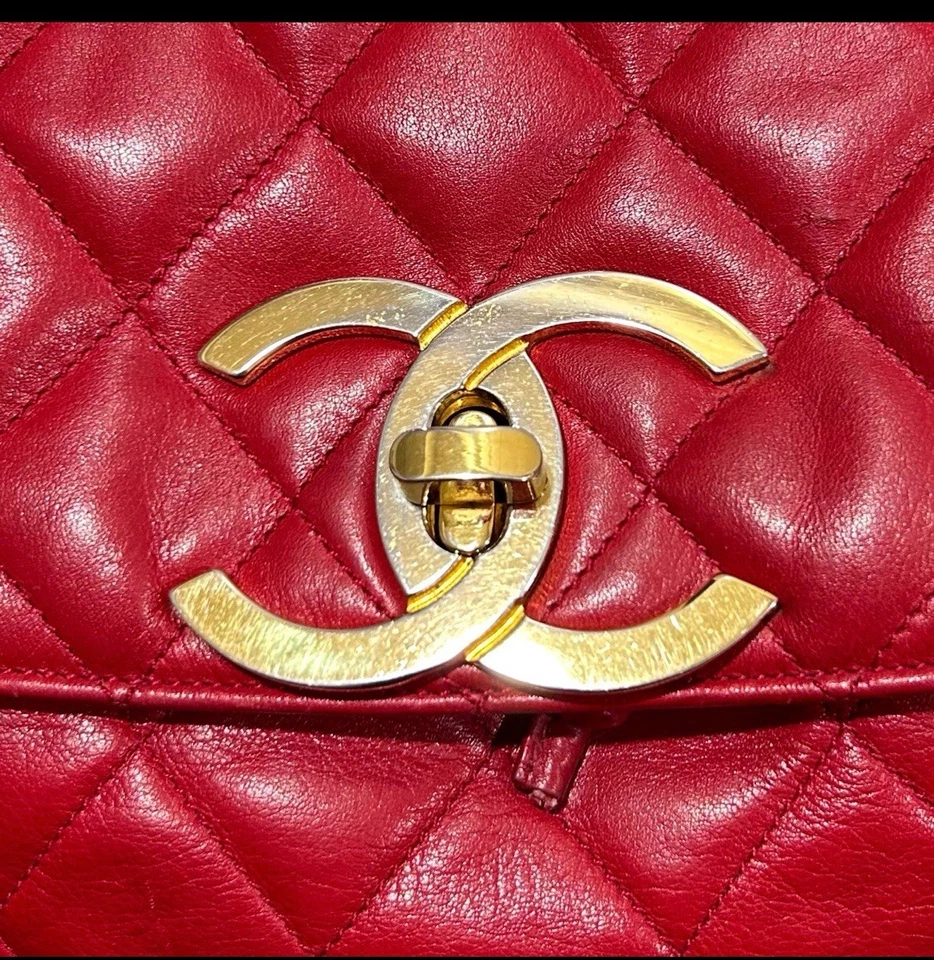 Mochila Chanel Classic 2011 De Colección Roja Acolchada Piel de Cordero Cuero Solapa CC 24k Duma Foto 2 de 4