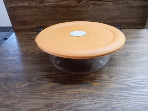 vintage Pyrex 3.2 qt oval baking/storage dish #8501 with orange vented lid