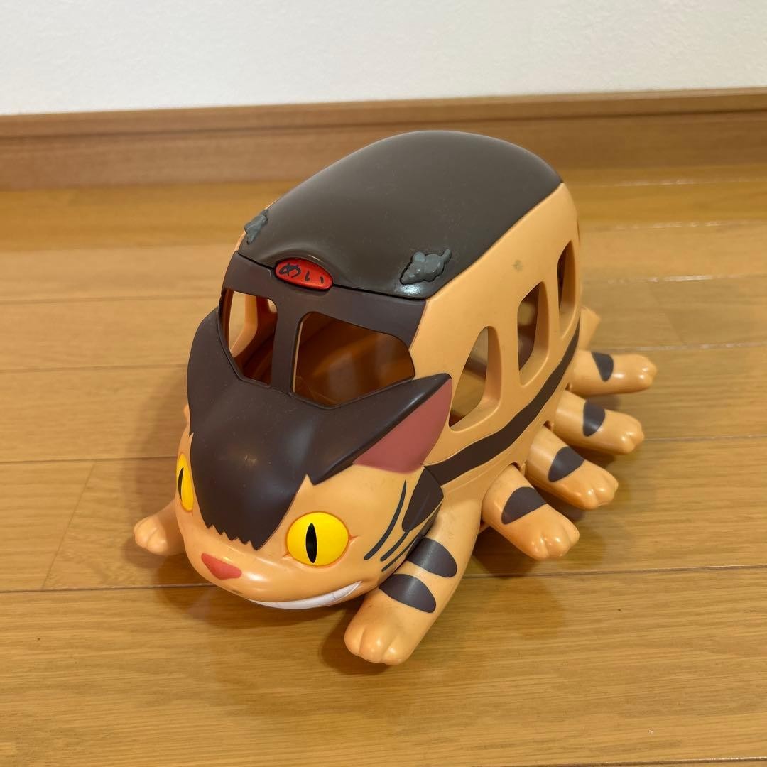 Studio Ghibli My Neighbor Totoro cat bus moves flutteringly Action