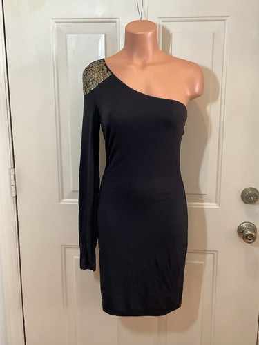 ARK & CO., Talla Med, Vestido Negro Ajustado, Un Hombro con Acento Metálico y Manga Larga - Imagen 10 de 11