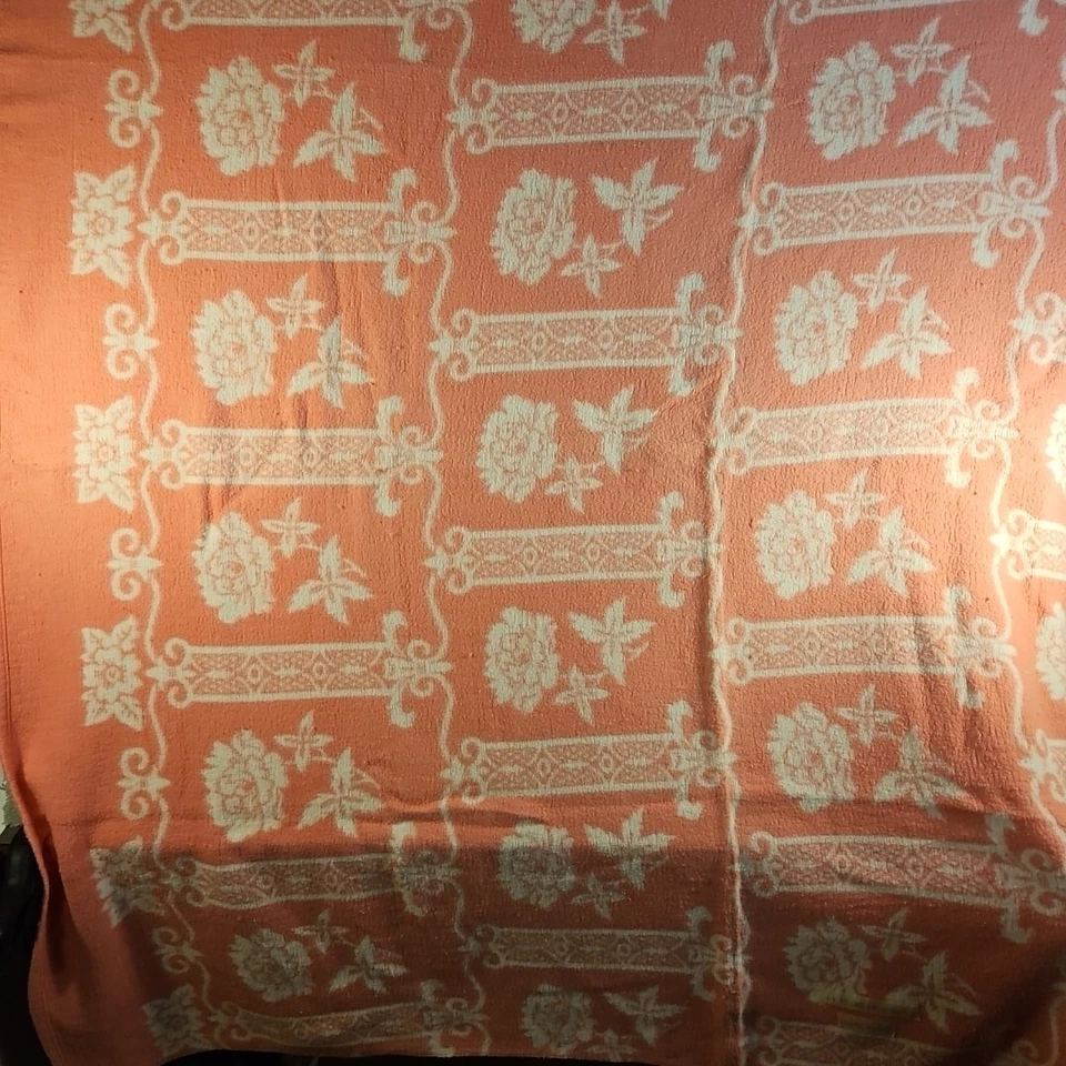 Vintage 1950's Blanket Salmon Pink Peach w Flower Camp Blanket? Cottage Art Deco - Image 4 of 4