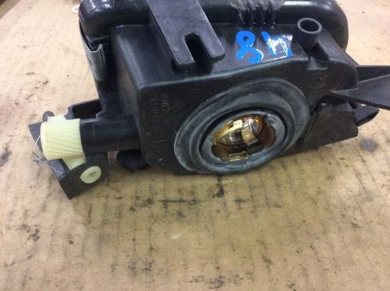 FARO ANTINIEBLA LADO CONDUCTOR IZQUIERDO SE ADAPTA 05 MERCEDES BENZ C230 Foto 3 de 4