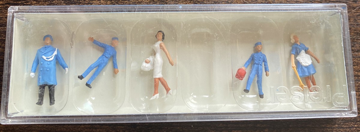 Preiser HO Scale #14131 In front of a hotel, HOn3, HOn30, HOn2 NEW