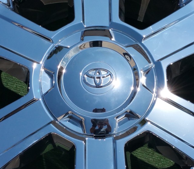 Factory Toyota Tundra Wheel Center Cap Chrome 20 Inch OEM 75158