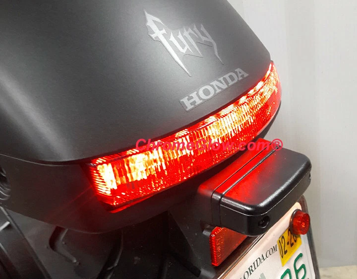 Luz trasera LED integrada Honda Fury señales de freno y giro con lente ahumada Foto 2 de 4