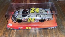 2004 WINNERS CIRCLE JEFF GORDON 1/24 SCALE DIE CAST HENDRICK 20 YEARS DuPont