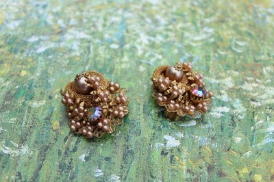 Miriam Haskell?  Vintage Faux Pearl Rhinestones Beaded Clip-On Earrings 1.25 