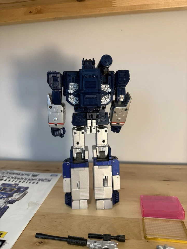 Auténtica Obra Maestra Completa Takara Transformers MP-13 Soundwave con Pico Láser Foto 4 de 4