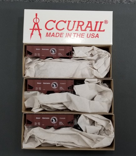 Accurail HO #2351.1 (paquete de 3) G.N. Min. Kits de tolva doble Red Canton sin montar | Zustand: Used