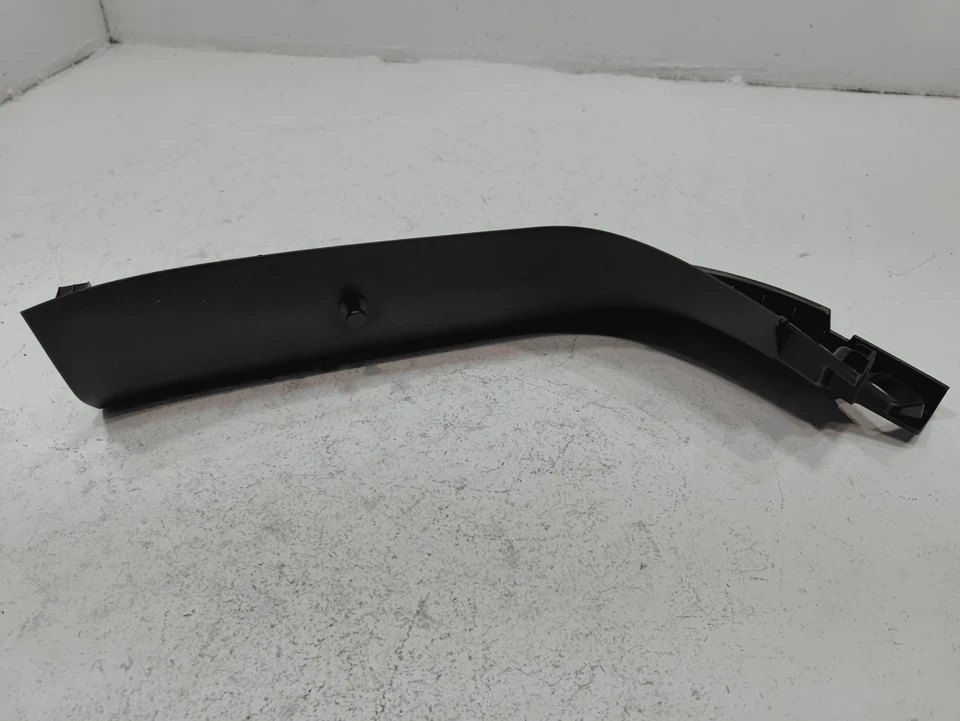 2024-2025 Buick Envista Tailgate Liftgate Left Driver Side Upper Cover trim OEM - Imagem 4 de 4