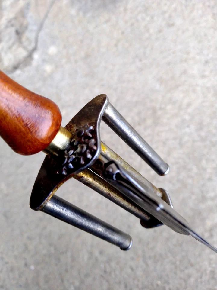 ANCIEN PORTE LAMES AIGUISEUR DE LAMES DE RASOIR - OUTIL DE BARBIER COIFFEUR - - Photo 4/4