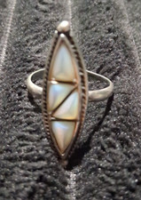 Sterling Silver Natural Mother of Pearl Inlay Ring Size 7 1/2 No Markings.