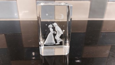 Kristall 3D Laser Block mit Mann und Frau küssen graviertes Glas