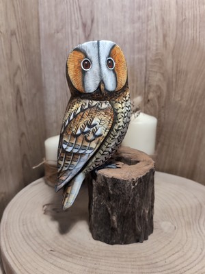 Holz handbemalt und geschnitzt Waldkauz auf Baumstammsockel Ornament