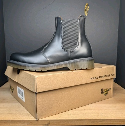 Dr. Martens 2976 Smooth Leather Chelsea Boots EU 43 Men 10 Women 11 Black Docs