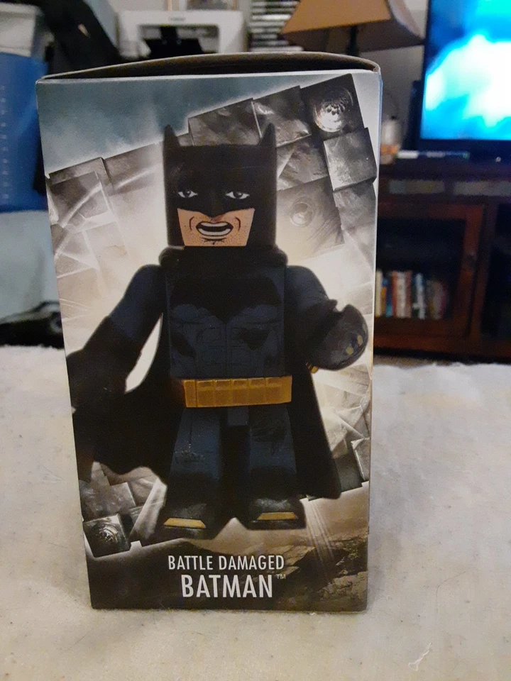 ¡Nuevo! Figura Batman Vinimates DIAMOND SELECT DC Dañada en Batalla Liga de la Justicia! Foto 4 de 4