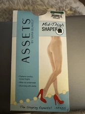 Assets by Sarah Blakely Spanx Mid-Thigh Shaper in Nude Size 3 New in Package