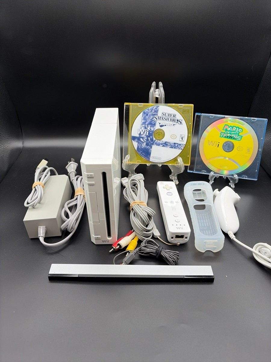 Nintendo Wii GameCube compatible model RVL-001 bundle w/ Super